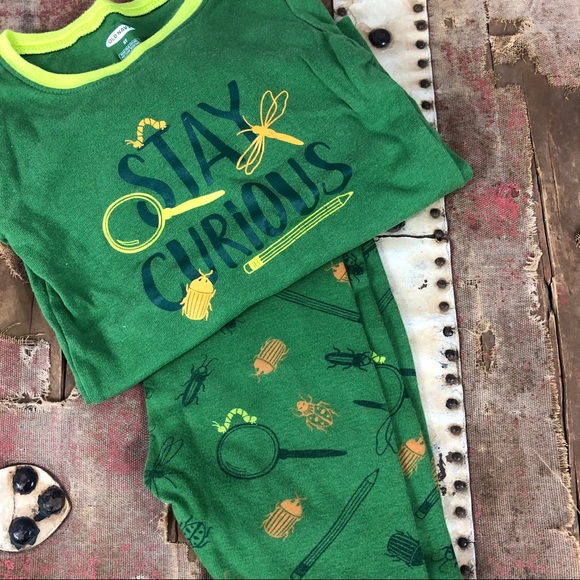 Old Navy Other - 2 Piece Pajamas. Stay Curious. SZ 6T